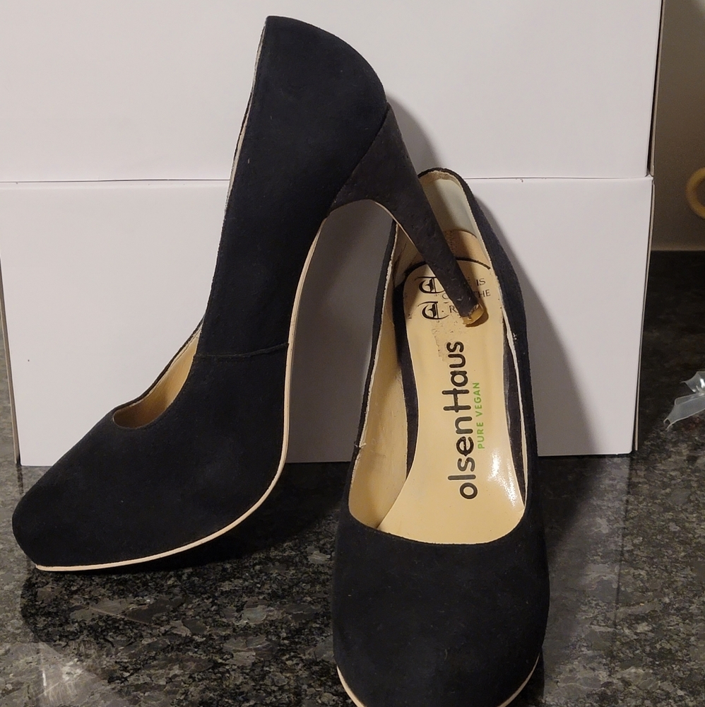OLSENHAUS Vegan Suede Cork Heels Pumps